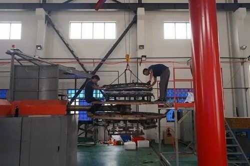 acheter Machine de formage de rouleaux de moulage rotatif avec système de contrôle HMI PLC fabrication en ligne