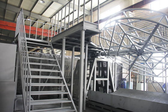Économie d'énergie Type de navette Machine de rotomoulding Système de contrôle PLC Machines professionnelles pour la fabrication de réservoirs d'eau.