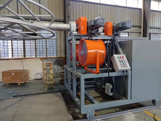 Une machine à moulage rotatif chauffée au gaz avec fonctionnement à distance.