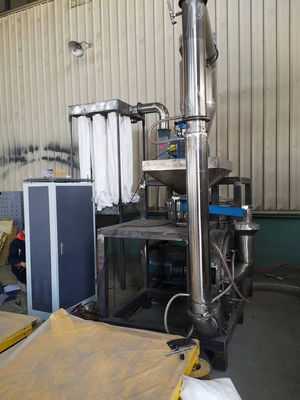 Équipement de moulage rotatif en PE en plastique avec tête de moulage d'accumulateur à angle de rotation personnalisé