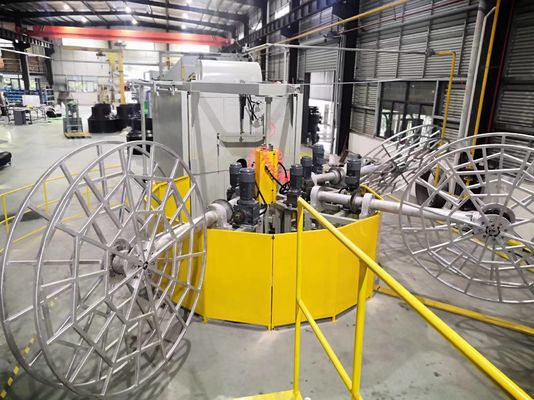 Machine de fabrication de réservoirs d'eau à rotomoulding convivial à l'utilisateur 3 bras