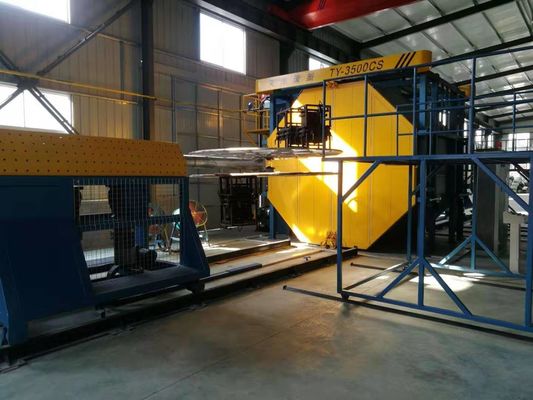 Une machine à moulage rotatif entièrement automatique contrôlée par des machines de moulage en plastique PLC Une machine à moulage rotatif chauffée au four