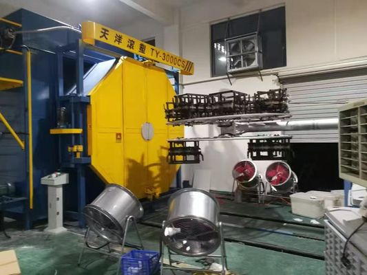 Une machine de moulage rotatif chauffée à l'air chaud Machines de moulage rotatif chinoises