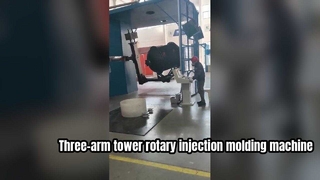Machine de moulage par injection rotative à tour à trois bras
